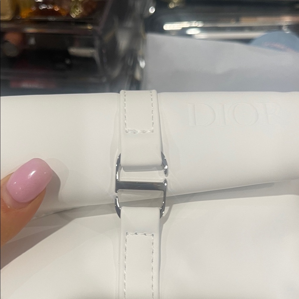 Dior White Leather Pouch with Box⭐️⭐️⭐️⭐️⭐️ - Picture 3 of 4
